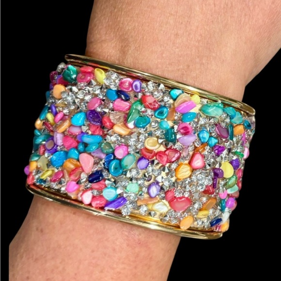 💥2/$24 or 3/$30💥 bracelet with inlaid rainbow colored crystals & beads NWT - Picture 2 of 10